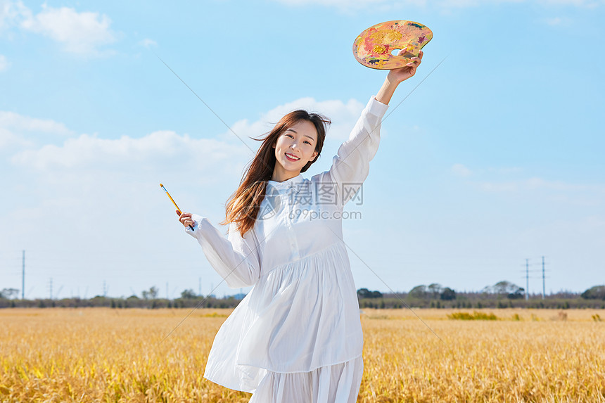 文艺清新美女户外油画写生图片