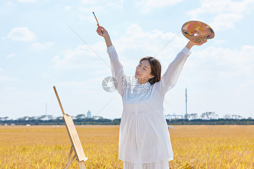 文艺清新美女户外油画写生图片