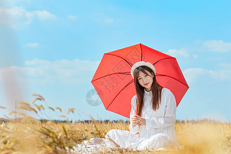 文艺美女手撑红色雨伞图片