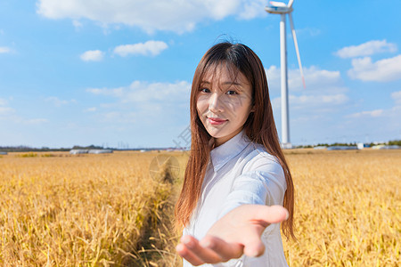 文艺美女牵手旅行图片