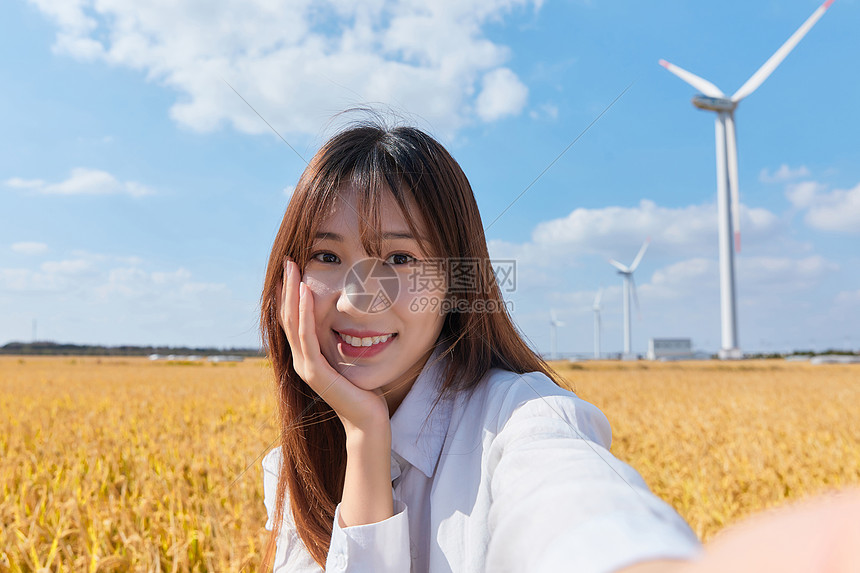 年轻美女自拍图片