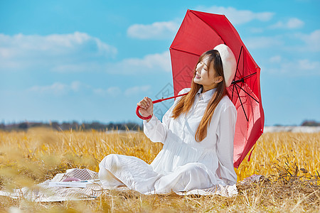 文艺美女手撑雨伞图片