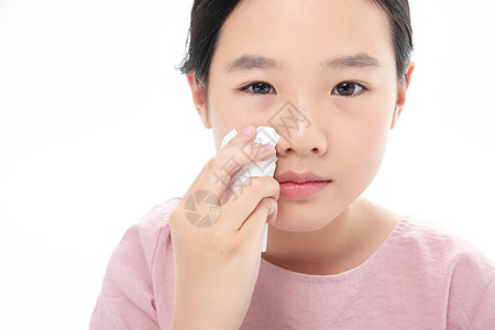 孩子可怜哭泣擦眼泪的小女孩背景