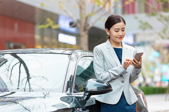 商务女性司机驾车