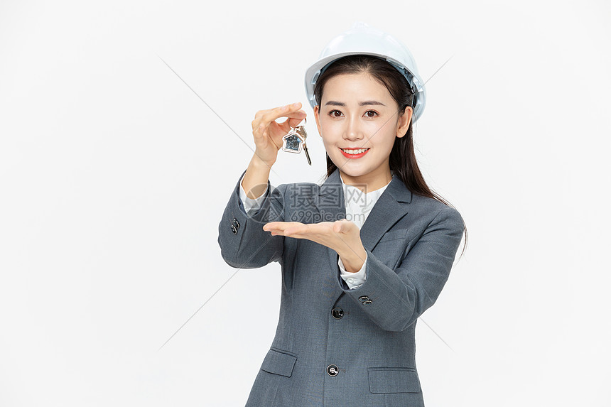 女性建筑工程师拿钥匙图片