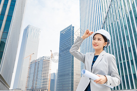 女性建筑工程师户外拿图纸背景