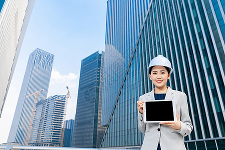 女性建筑工程师美女拿平板电脑图片