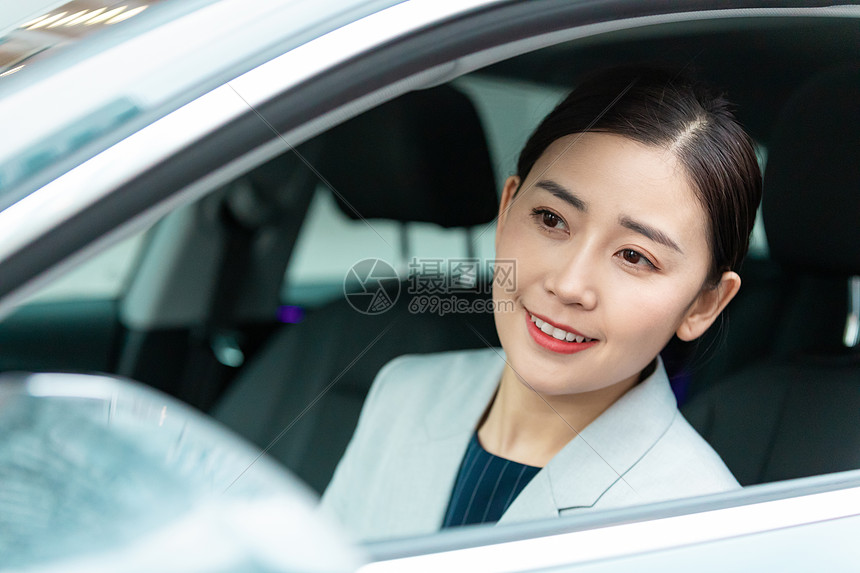 商务女性白领美女司机驾车图片