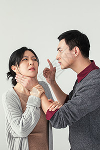 青年夫妻家庭暴力图片