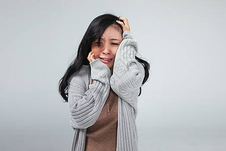 被家暴的女人满脸淤青图片