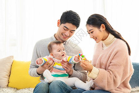 爸爸和孩子年轻爸妈陪宝宝玩玩具背景