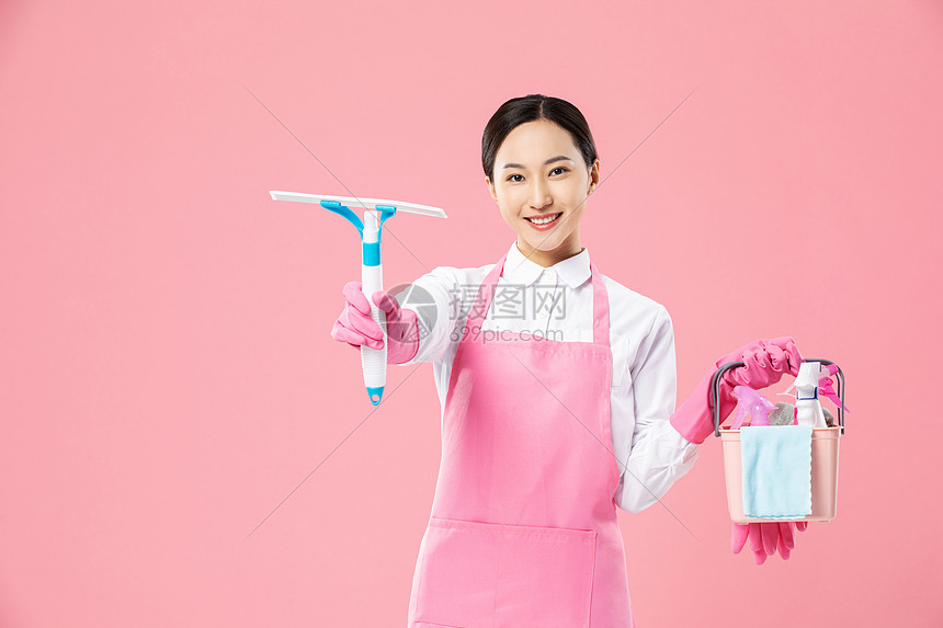 家政服务女性洒水清洁 第1页