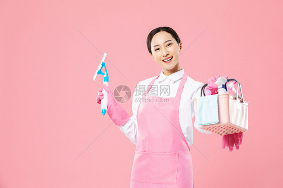 家政服务女性洒水清洁图片