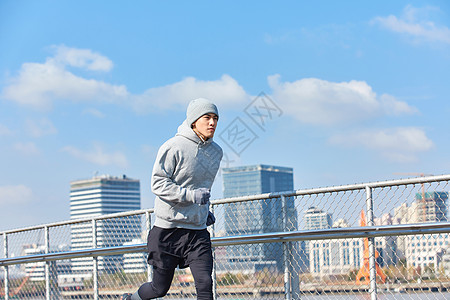 男性运动男青年冬季户外跑步背景