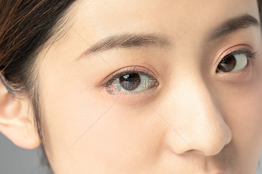 女性面部眼睛细节特写