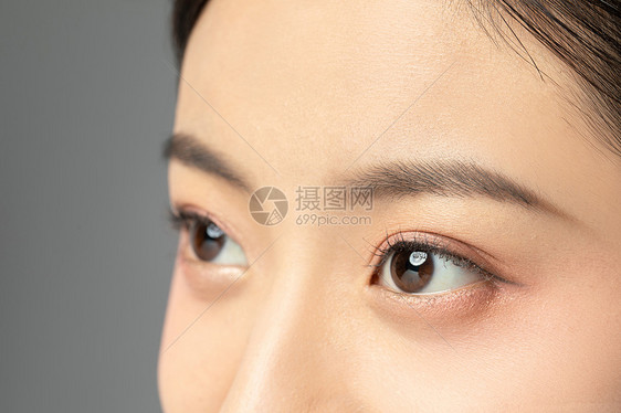 女性面部眼睛细节特写图片