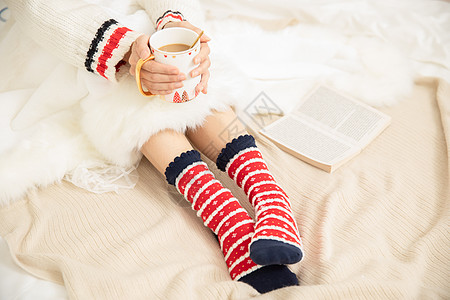 袜子包装冬季居家女性保暖穿着棉袜喝咖啡背景