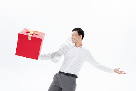 礼品盒抱着红色礼物盒的男青年背景