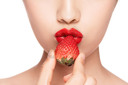 美女吃草莓嘴巴局部特写高清图片
