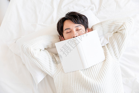 男性健康居家男性躺在床上休息背景