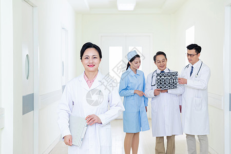 医生护士走廊交流病情图片
