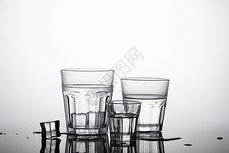 透明酒杯杯具空杯高清图片