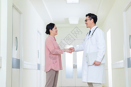 医生和患者交流图片