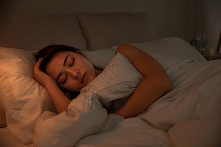 睡觉女人夜晚女性床上睡觉背景