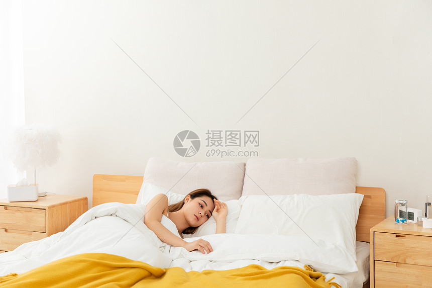 女性抑郁症悲伤失眠图片