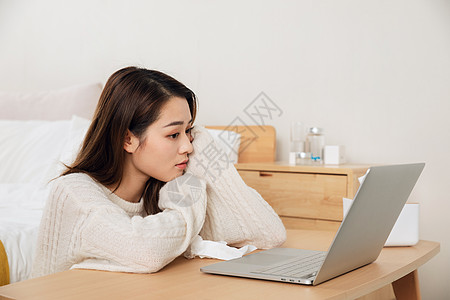 看电视追剧美女年轻美女居家生活追剧看悲剧背景