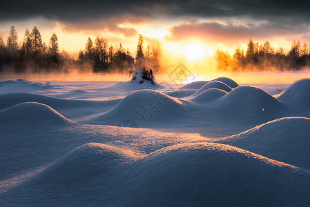 长白山雪地特写图片