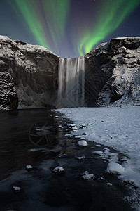 冰岛冬季瀑布北极光风景背景