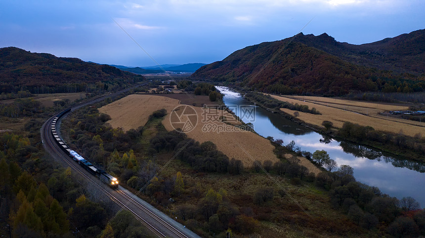 吉林宽甸老牛沟村山顶铁路图片