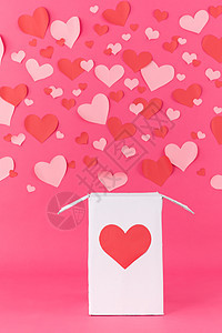 铺满爱心的粉色背景与礼物盒背景图片