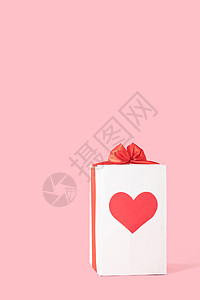 粉色背景下的礼物盒背景图片