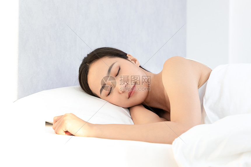 青年居家女性睡觉睡眠