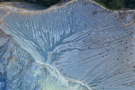 印尼宜珍火山湖硫磺开采航拍背景