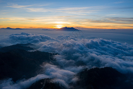 印尼活火山印尼布罗莫火山公园日落航拍背景