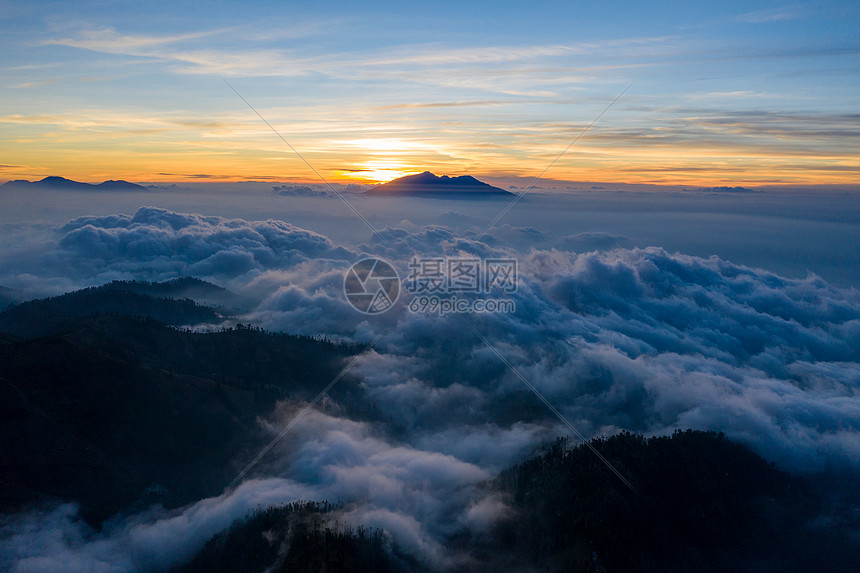 印尼布罗莫火山公园日落航拍图片