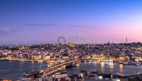 土耳其伊斯坦布尔城市夜景全景图片