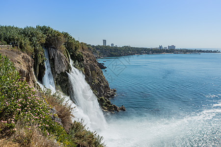 土耳其安塔利亚市海上瀑布背景