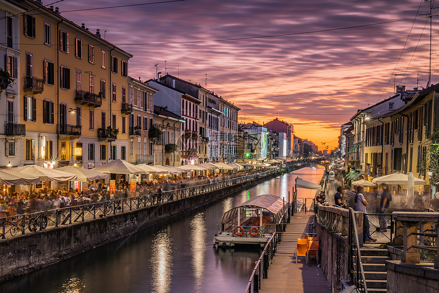 意大利米兰城市日落夜景风光图片