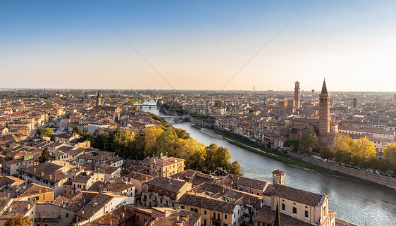 欧洲旅游城市维罗纳城市全景日落图片