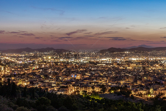 希腊雅典城市璀璨的夜景图片