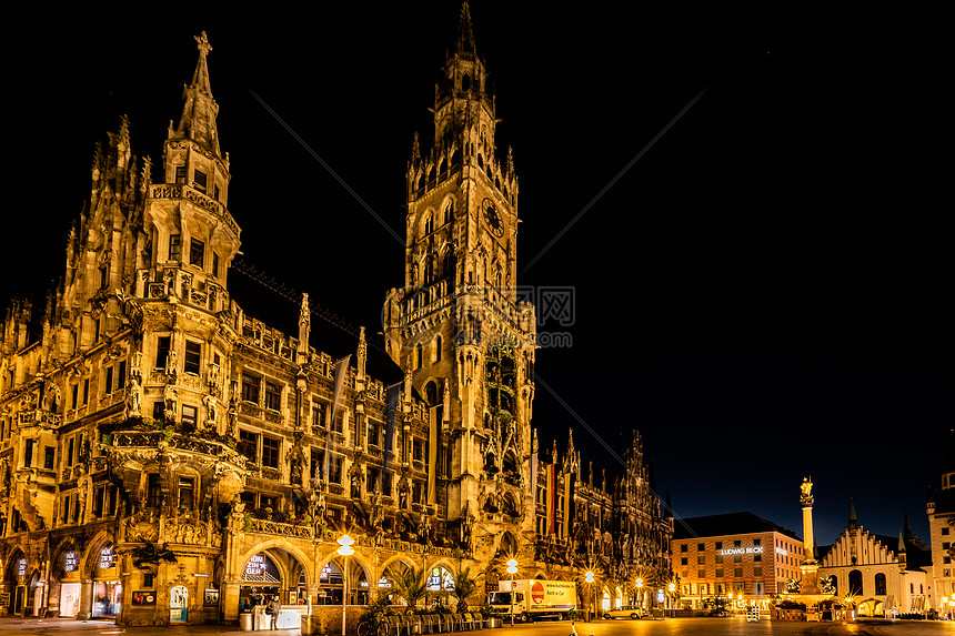 德国慕尼黑大教堂夜景图片