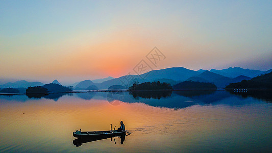 夕阳水墨贵阳千岛湖夕阳渔船背景