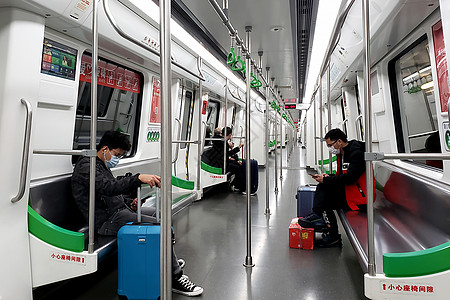 2020年2月南宁地铁戴口罩出行的乘客【媒体用图】背景