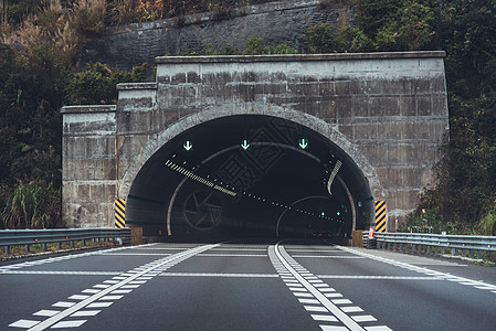 高速公路隧道口背景图片