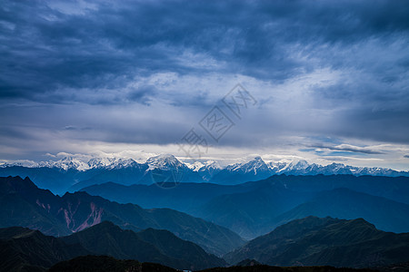 雅安牛背山云海雪山图片