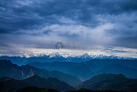 雅安牛背山云海雪山图片